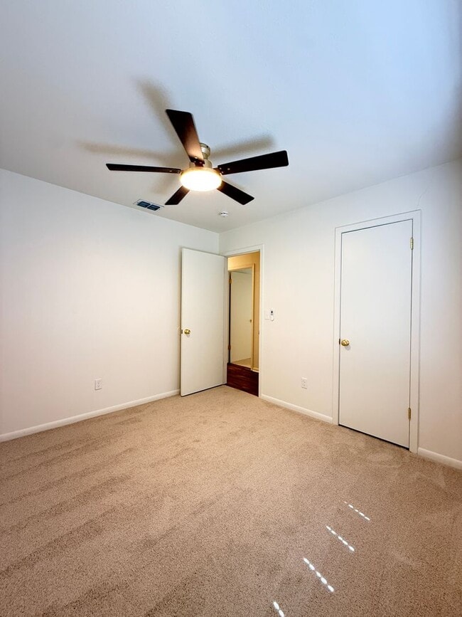 Building Photo - 1039 Harris Ln