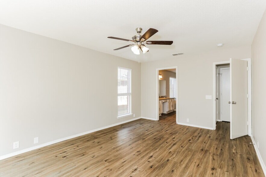 Building Photo - 3205 Stonewall Ln
