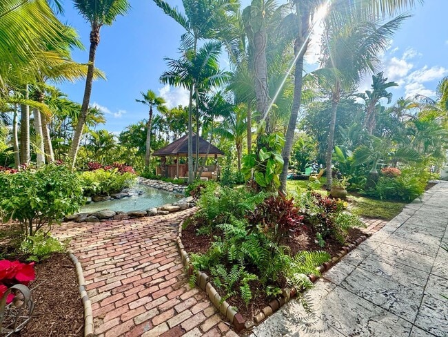 Building Photo - 2780 NE 16th St