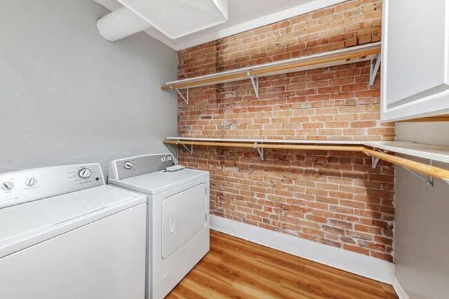 Building Photo - Urban Style Meets Everyday Comfort — Spaci...