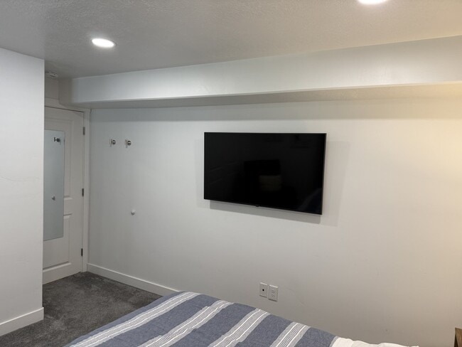 Building Photo - 841 Wynwood Park Dr