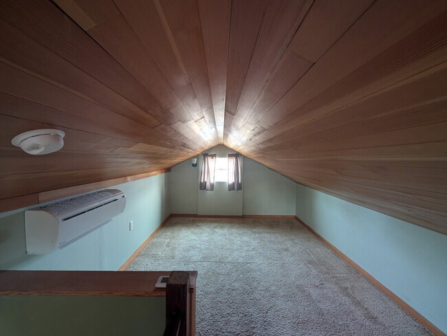 Building Photo - 501 NE Broadway St