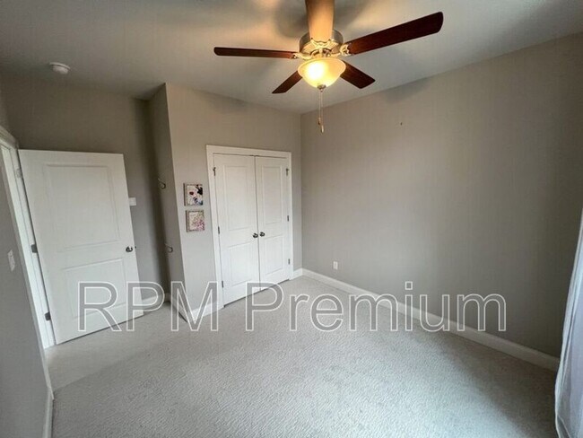 Building Photo - 1271 Rockport St