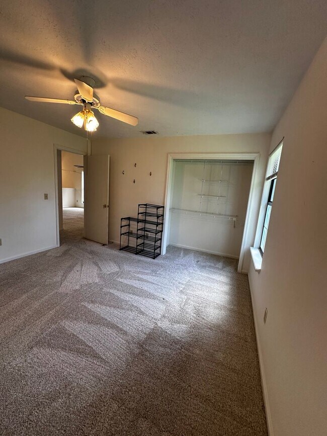 Building Photo - Available from May 15th.  2 Bedroom home with garage. Great Area and Location!