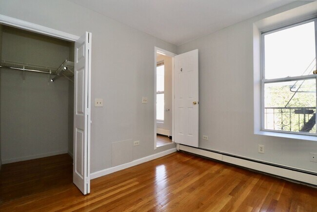 Building Photo - 415 1st St