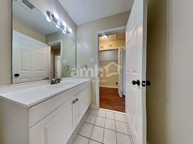 Building Photo - 1406 Siskin Dr