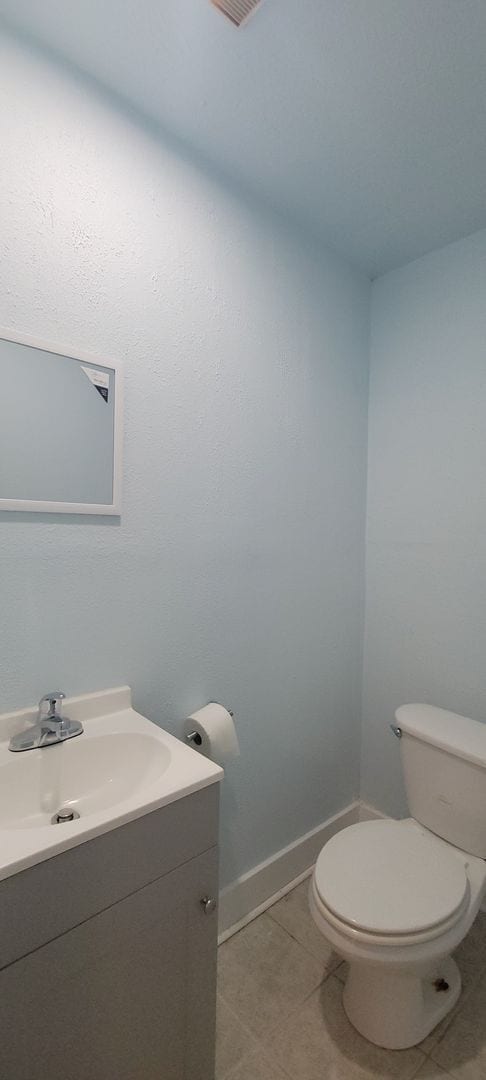 Building Photo - Beautiful 3 bedroom/1.5 bathroom house wit...