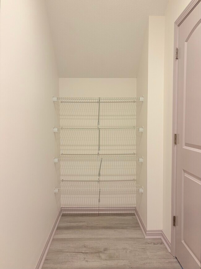 Building Photo - 839 Sweet Bay Ave