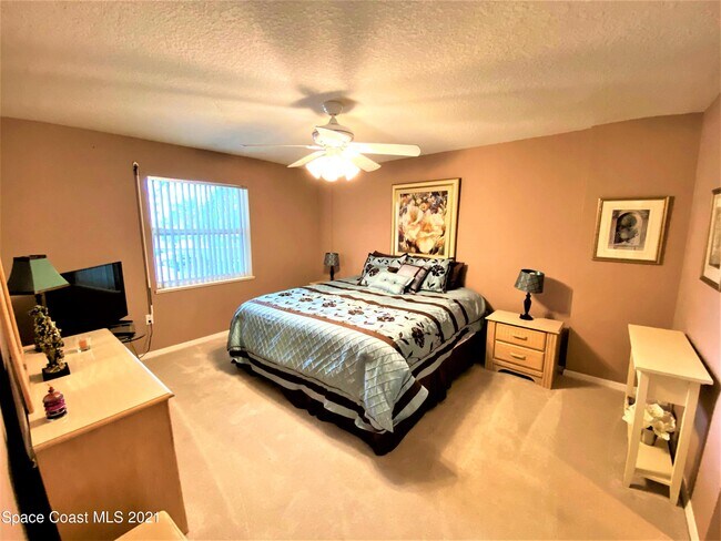 Building Photo - 603 Shorewood Dr