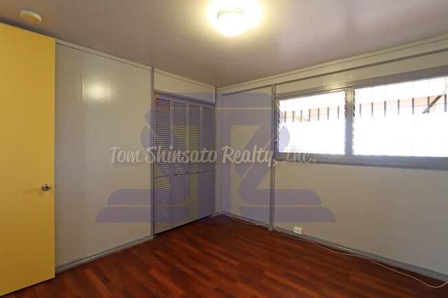 Building Photo - PRICE REDUCTION - Upstairs duplex unit in ...