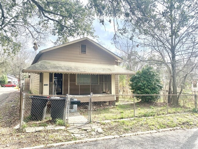 Building Photo - 1203 S 18th St