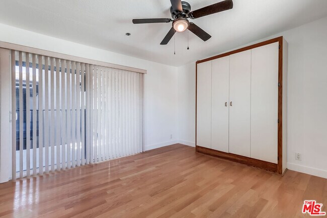 Building Photo - 230 S Catalina Ave