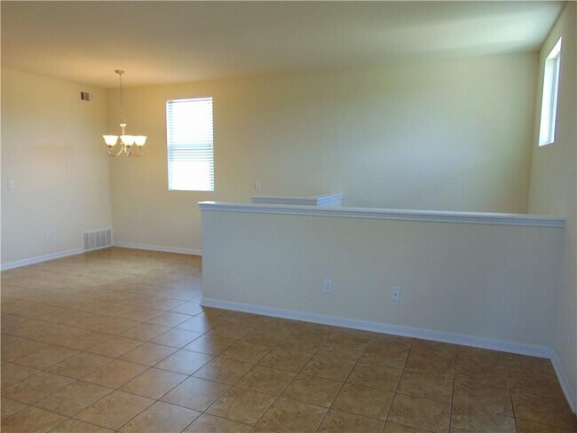 Building Photo - 1700 Sanders