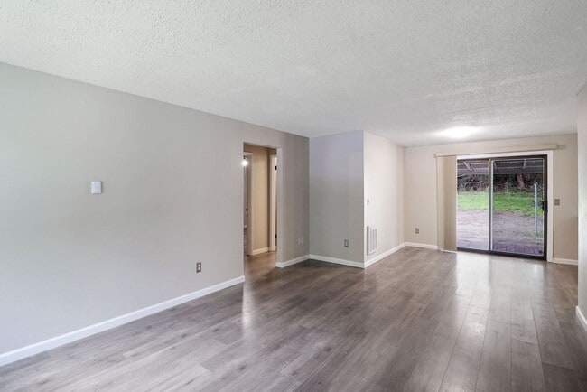 Building Photo - 2 Bed 1 Bath - Garage - Storage Shed - Pet Friendly - NAS Whidbey