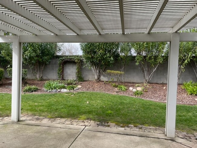 Building Photo - Turnkey Home, Ready For New Occupants!
