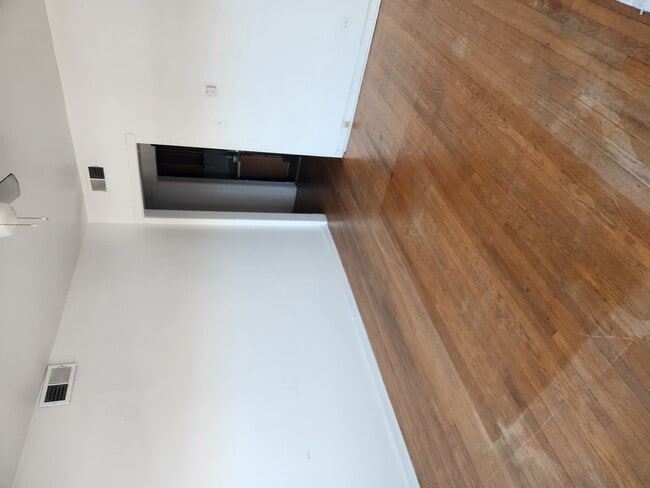 Building Photo - 905 W Irving Park Rd