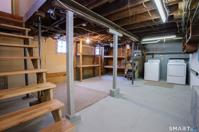 Building Photo - 27 High St