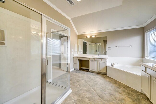 Building Photo - 5314 Blossom St