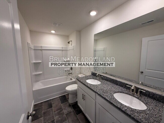Building Photo - 2424 Limelight Ln