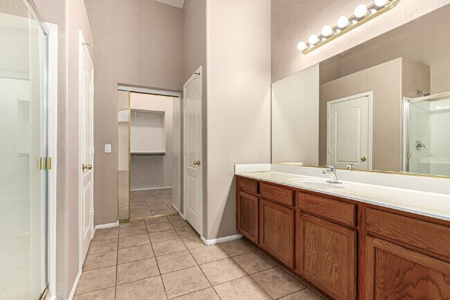 Building Photo - 10344 W Trumbull Rd