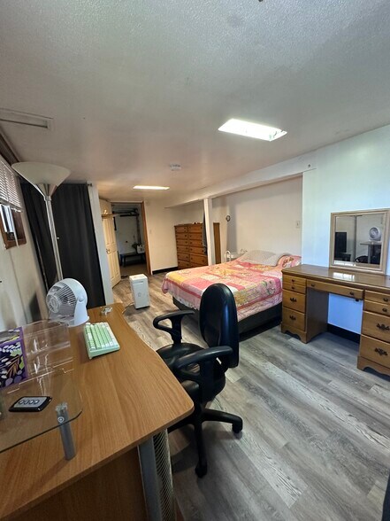 Building Photo - 105-1 Bool St