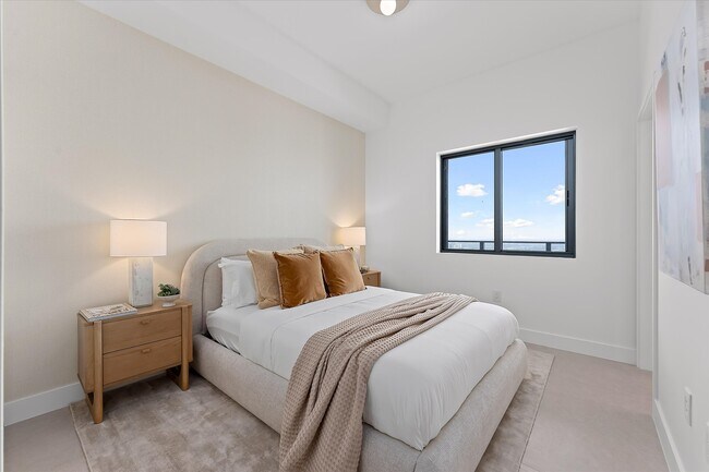 Building Photo - 700 NE 24th St