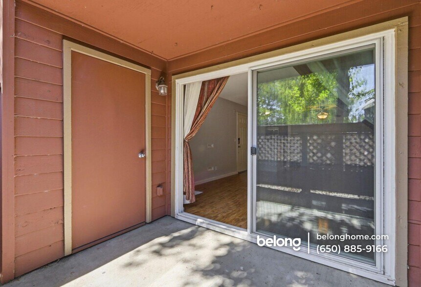 Building Photo - 894 Catkin Ct