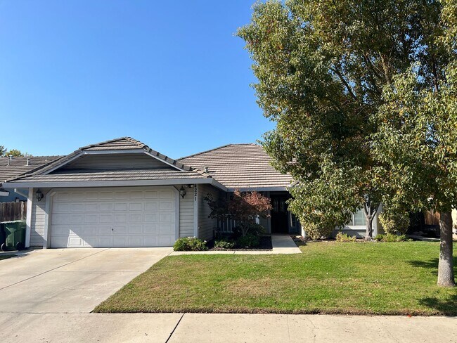 Primary Photo - 4-bedroom single story home in Turlock!