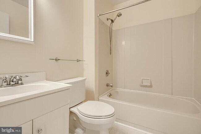 Building Photo - 414 Five Farms Ln