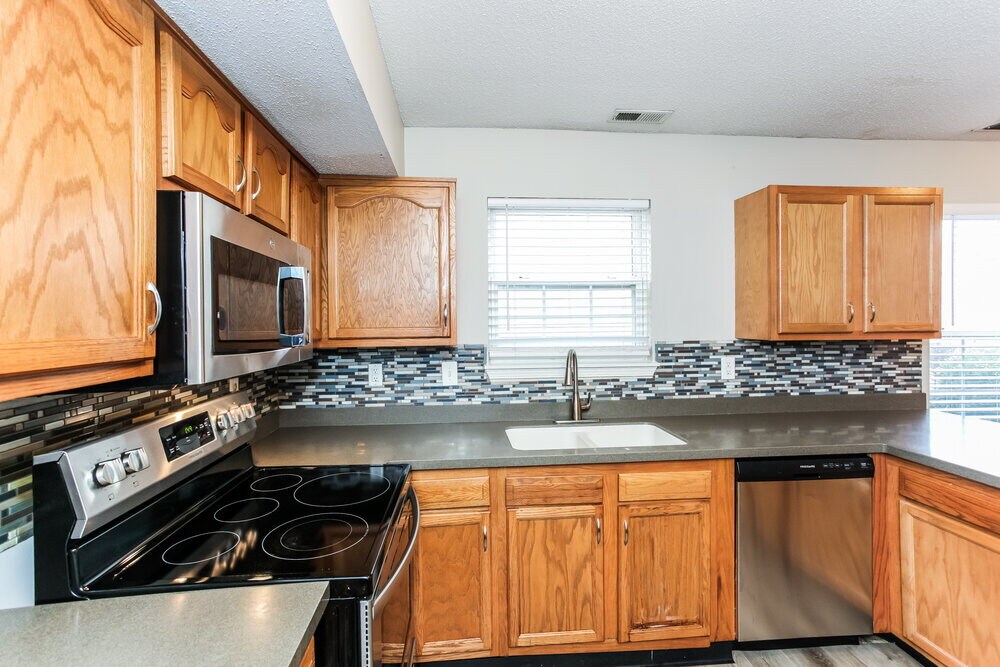 Building Photo - 10302 Draycott Way