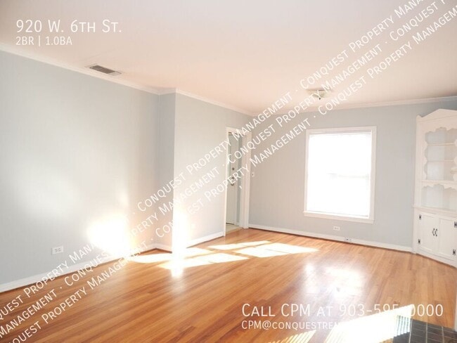 Building Photo - 920 W 6th St