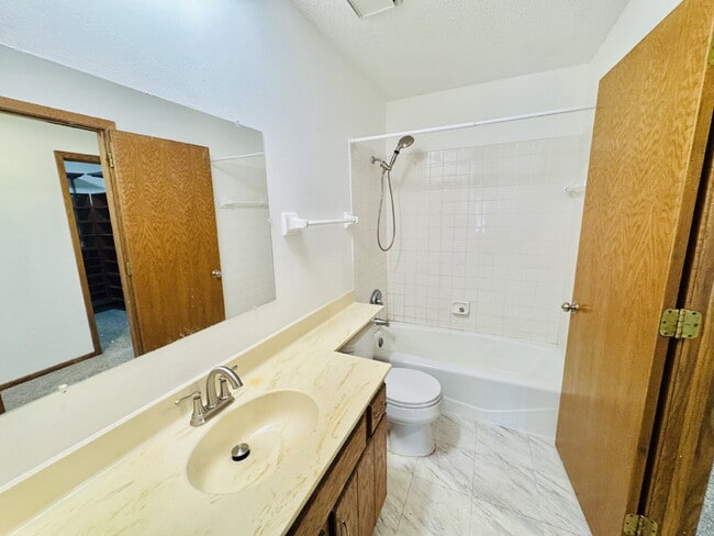 Building Photo - 14600 Hampshire Pl