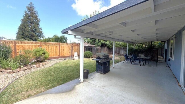Building Photo - 3919 Almondwood Ct