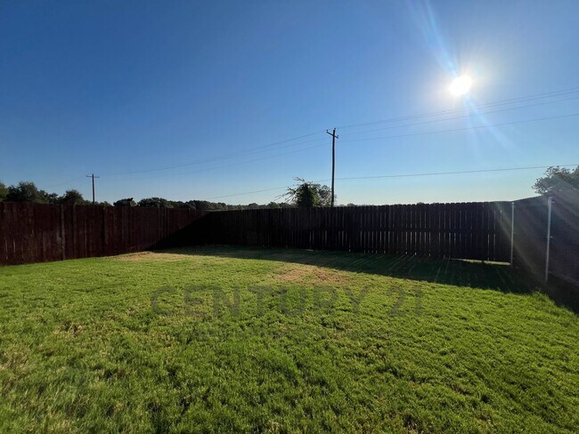 Building Photo - 606 Capstone Cir
