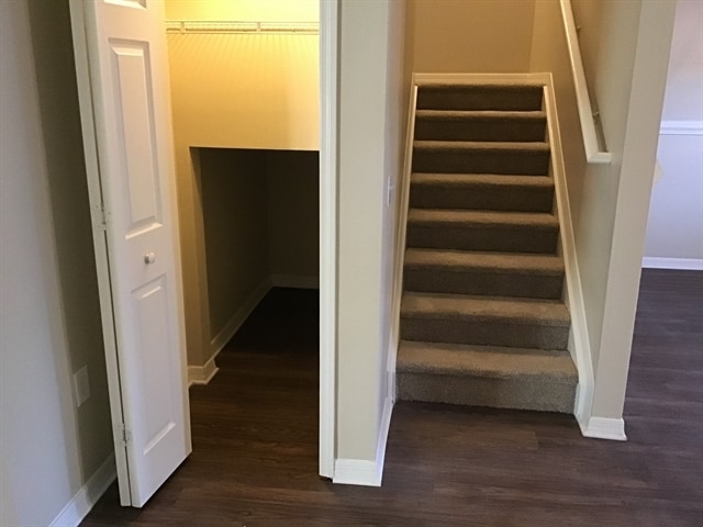 Building Photo - 193 King Arthur Court