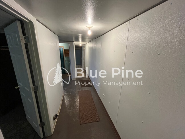 Building Photo - 498 E 17th St