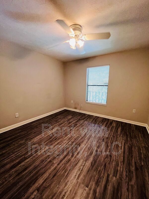 Building Photo - 581 Holyoke Ct