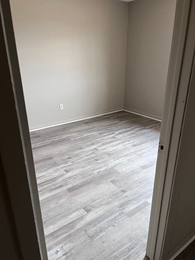 Building Photo - Monthly Paid Rent