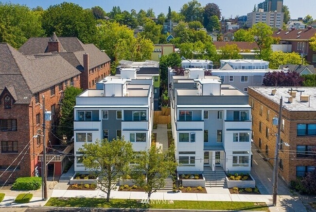 Building Photo - 632 10th Ave E