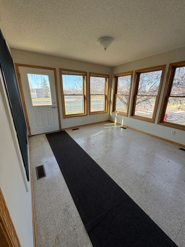 Building Photo - CASA 1909