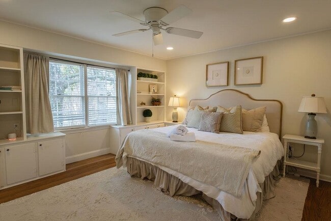 Building Photo - 3719 S Woodland Dr