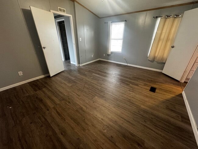 Building Photo - 1102 E Spring St