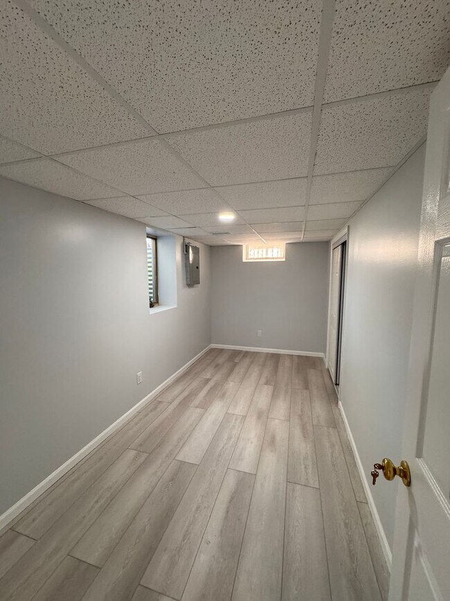 Building Photo - AVAILABLE NOW! Gorgeous, Newly Renovated 5...