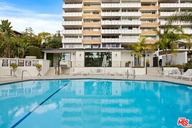 Building Photo - 8787 Shoreham Dr