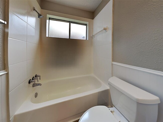 Building Photo - 123 Greenshire Dr