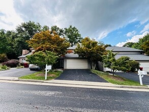 Building Photo - 212 Woods Edge Ct