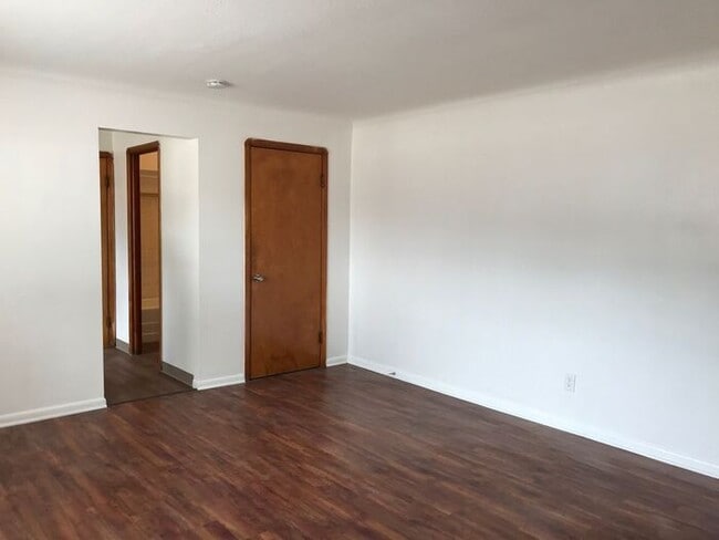 Building Photo - 15403 Puritas Ave