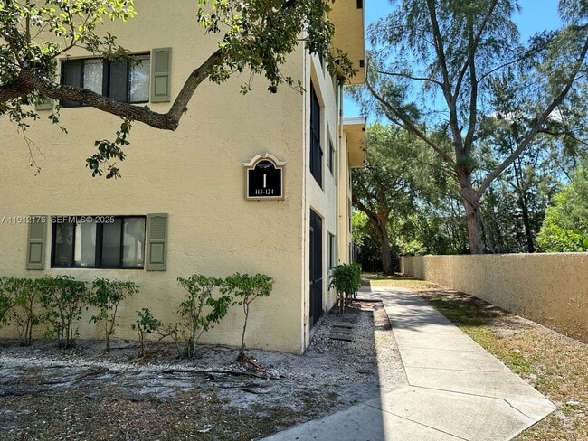 Building Photo - 2445 SW 18th Terrace