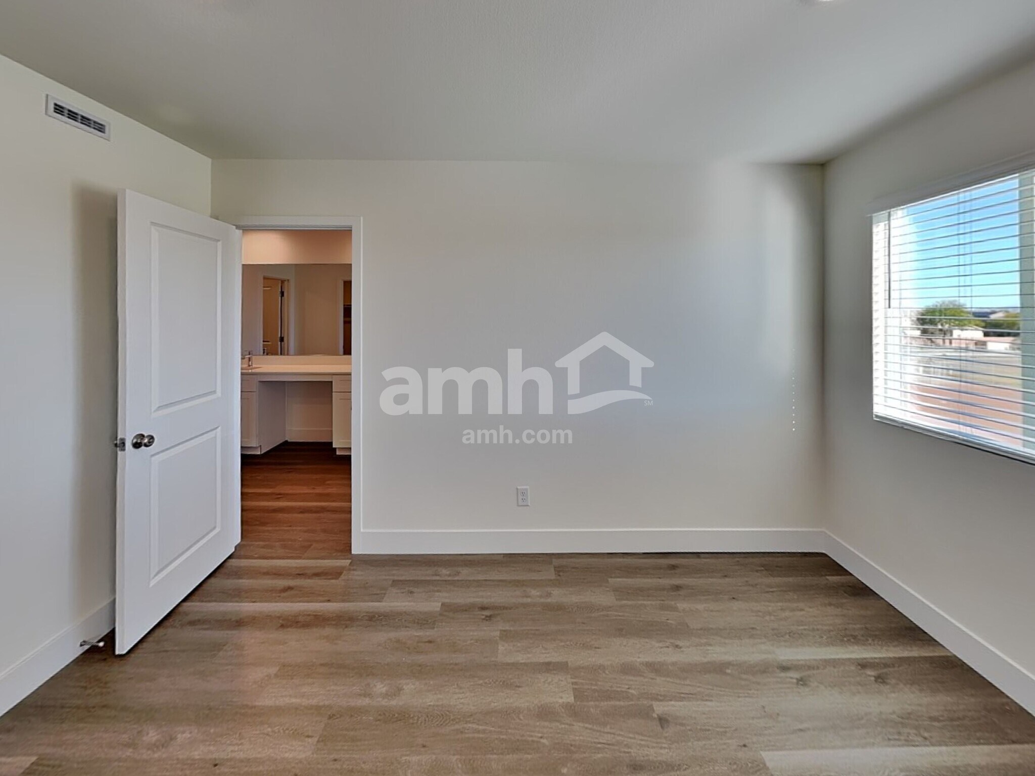 Building Photo - 10116 Cv Mountain St