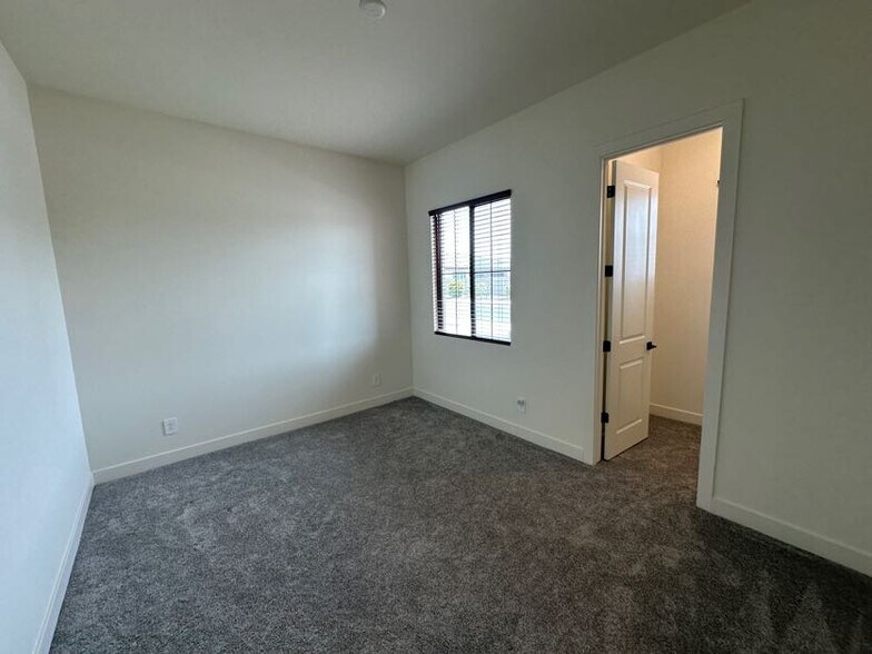 Building Photo - 7306 N 80th Ln